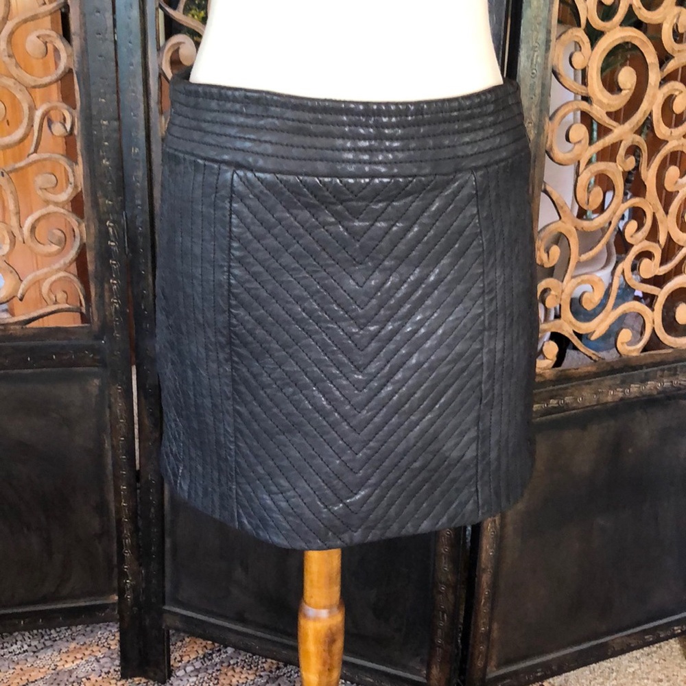Nicole Miller Black leather mini skirt.
